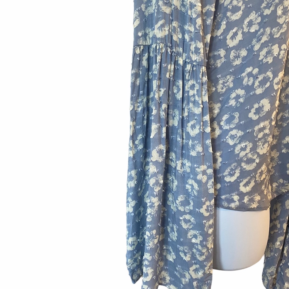 NWT Everly floral bell sleeve front tie blouse - Picture 5 of 9